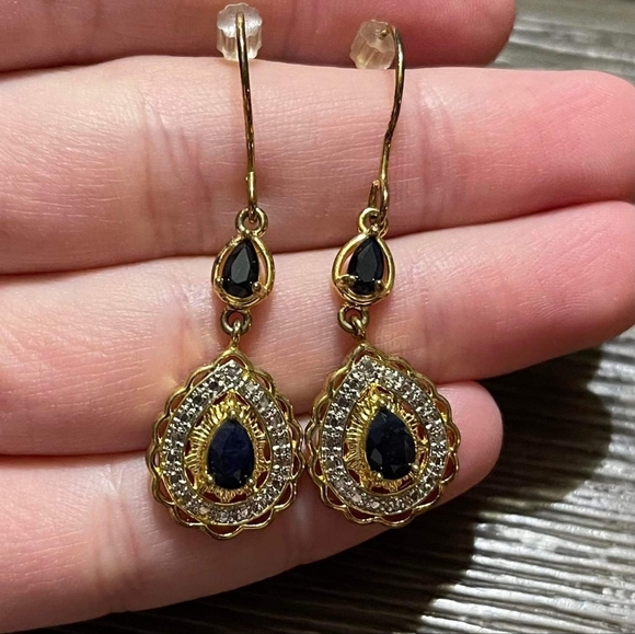 Source Unknown Jewelry - Gold tone black onyx earrings